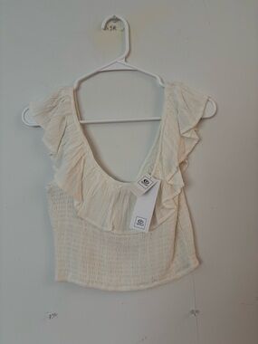 brand new! ripcurl cream ruffle stretchy beachy short sleeve crop top blouse🤍